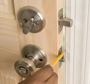 Community Locksmith Store La Mesa, CA 619-210-7032 - unlock-door